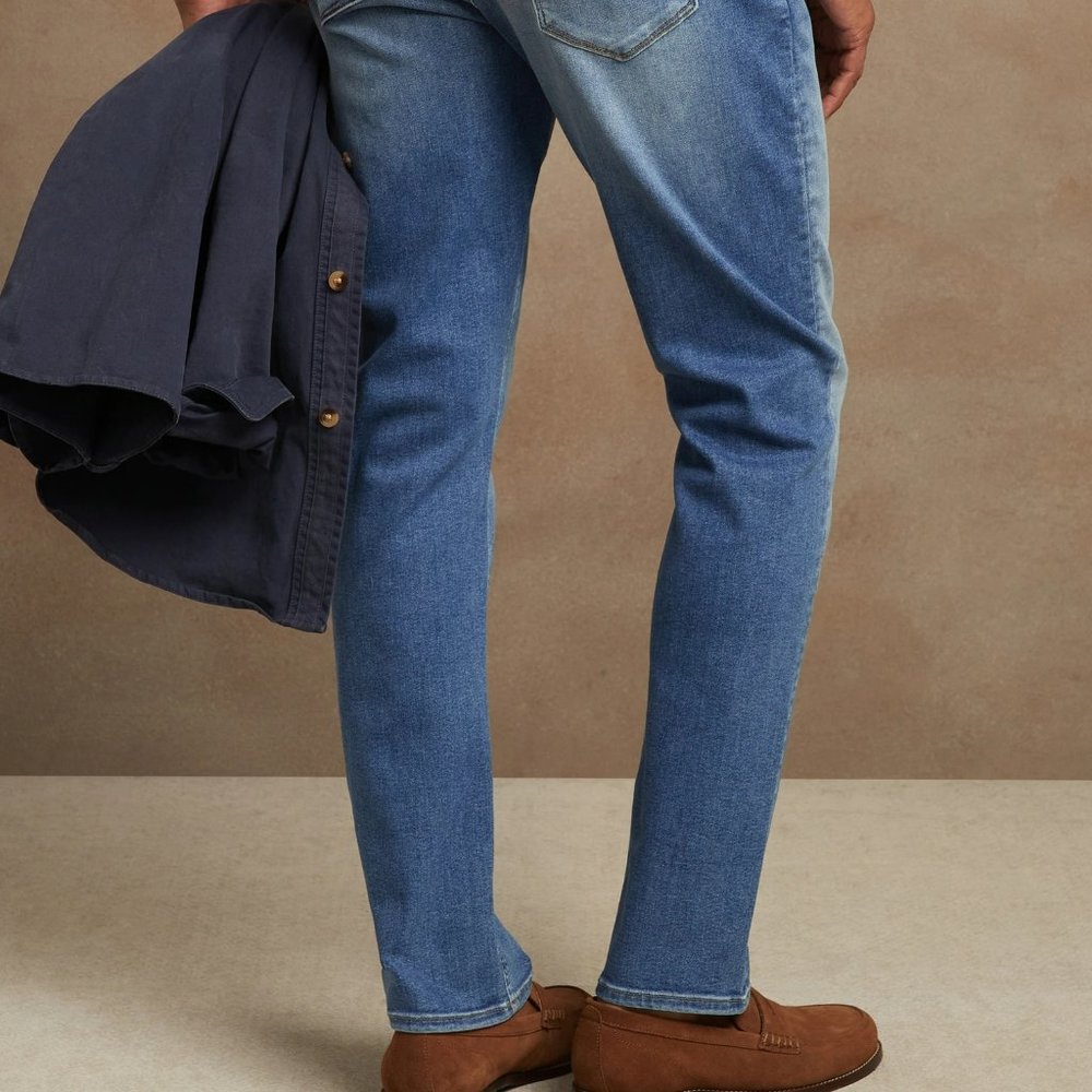Banana Republic Light Wash Slim Luxe Traveler Jean 38W x 34L